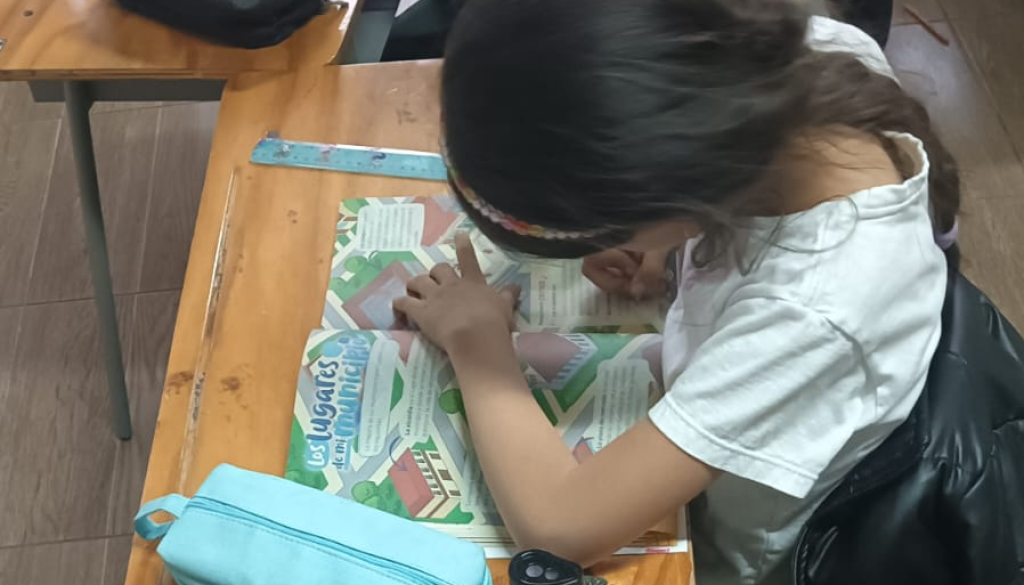El Colegio Internacional Campestre abrió nuevamente sus puertas para dar inicio a un nuevo año escolar, en un entorno que invita a aprender con calma, conexión y sentido. El regreso a clases en nuestro colegio es una experiencia que combina formación académica, bienestar emocional y contacto permanente con la naturaleza. Desde el primer día, los estudiantes retomaron sus actividades en espacios amplios y naturales que favorecen la concentración, la curiosidad y el aprendizaje activo. Nuestro proyecto educativo integra experiencias prácticas, trabajo por proyectos y una formación en valores que acompaña cada etapa del desarrollo. Este inicio de clases reafirma nuestro compromiso con una educación integral, donde el conocimiento se construye a partir de la experiencia y el acompañamiento cercano. A las familias que se integran a nuestra comunidad, les damos la bienvenida; y a quienes continúan con nosotros, gracias por seguir confiando en un colegio que educa con coherencia, propósito y visión de futuro.
