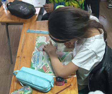 El Colegio Internacional Campestre abrió nuevamente sus puertas para dar inicio a un nuevo año escolar, en un entorno que invita a aprender con calma, conexión y sentido. El regreso a clases en nuestro colegio es una experiencia que combina formación académica, bienestar emocional y contacto permanente con la naturaleza. Desde el primer día, los estudiantes retomaron sus actividades en espacios amplios y naturales que favorecen la concentración, la curiosidad y el aprendizaje activo. Nuestro proyecto educativo integra experiencias prácticas, trabajo por proyectos y una formación en valores que acompaña cada etapa del desarrollo. Este inicio de clases reafirma nuestro compromiso con una educación integral, donde el conocimiento se construye a partir de la experiencia y el acompañamiento cercano. A las familias que se integran a nuestra comunidad, les damos la bienvenida; y a quienes continúan con nosotros, gracias por seguir confiando en un colegio que educa con coherencia, propósito y visión de futuro.
